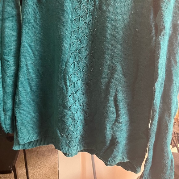 GREEN LONG SLEEVE SWEATER SIZE SMALL OBO - Picture 3 of 4
